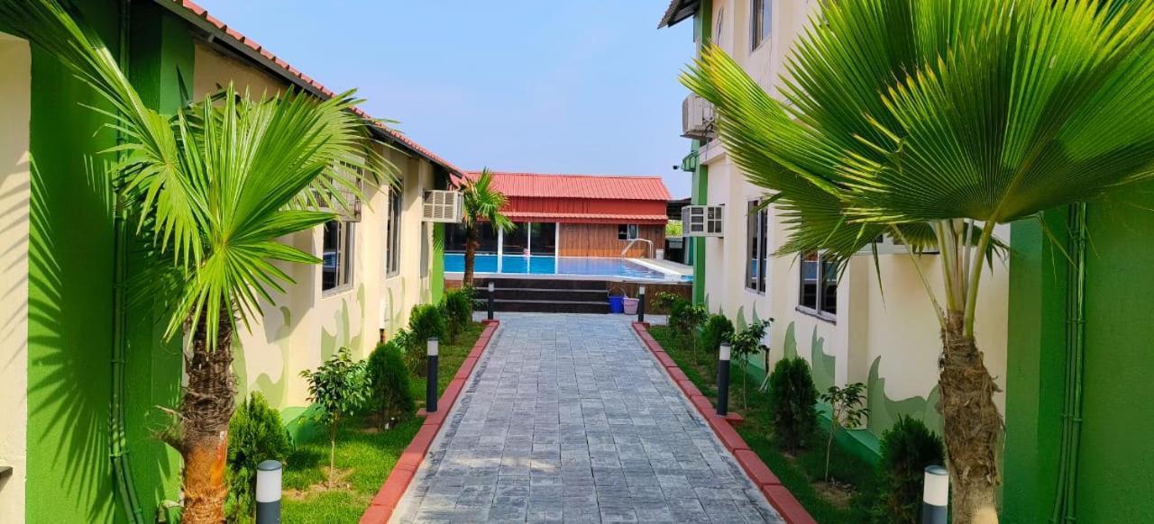 New Mouchak Hotel & Resorts Tajpur Экстерьер фото